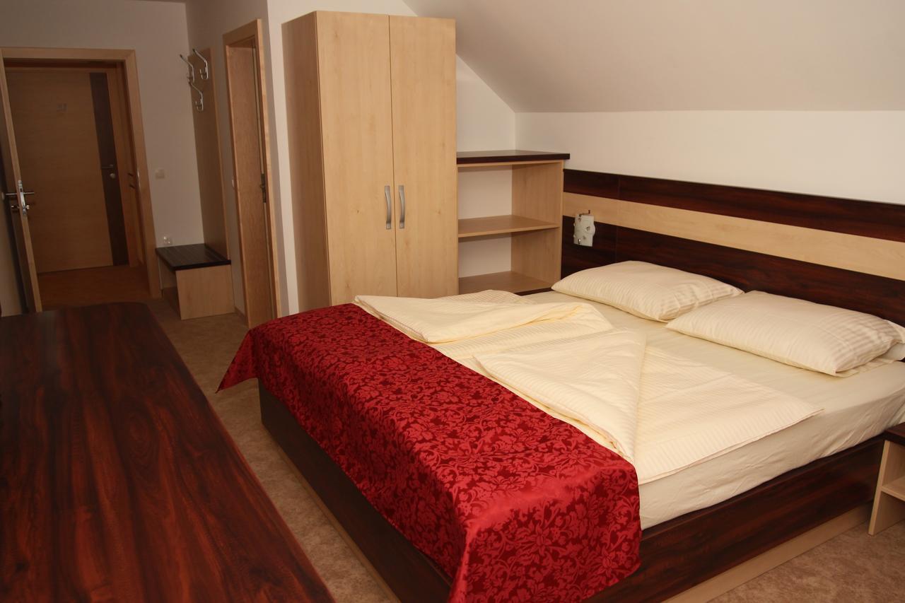 Guest House Hober Prevalje Extérieur photo