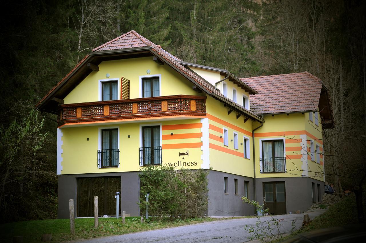 Guest House Hober Prevalje Extérieur photo