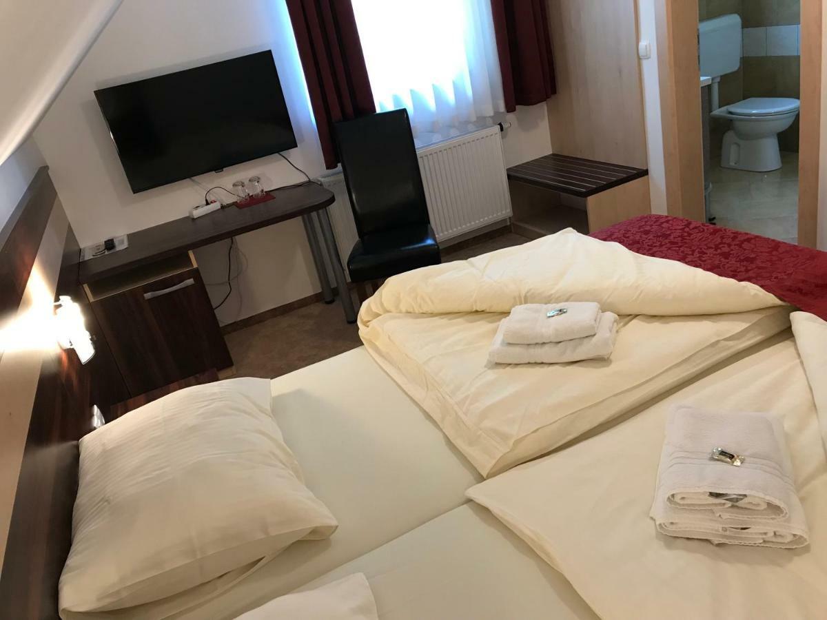 Guest House Hober Prevalje Extérieur photo