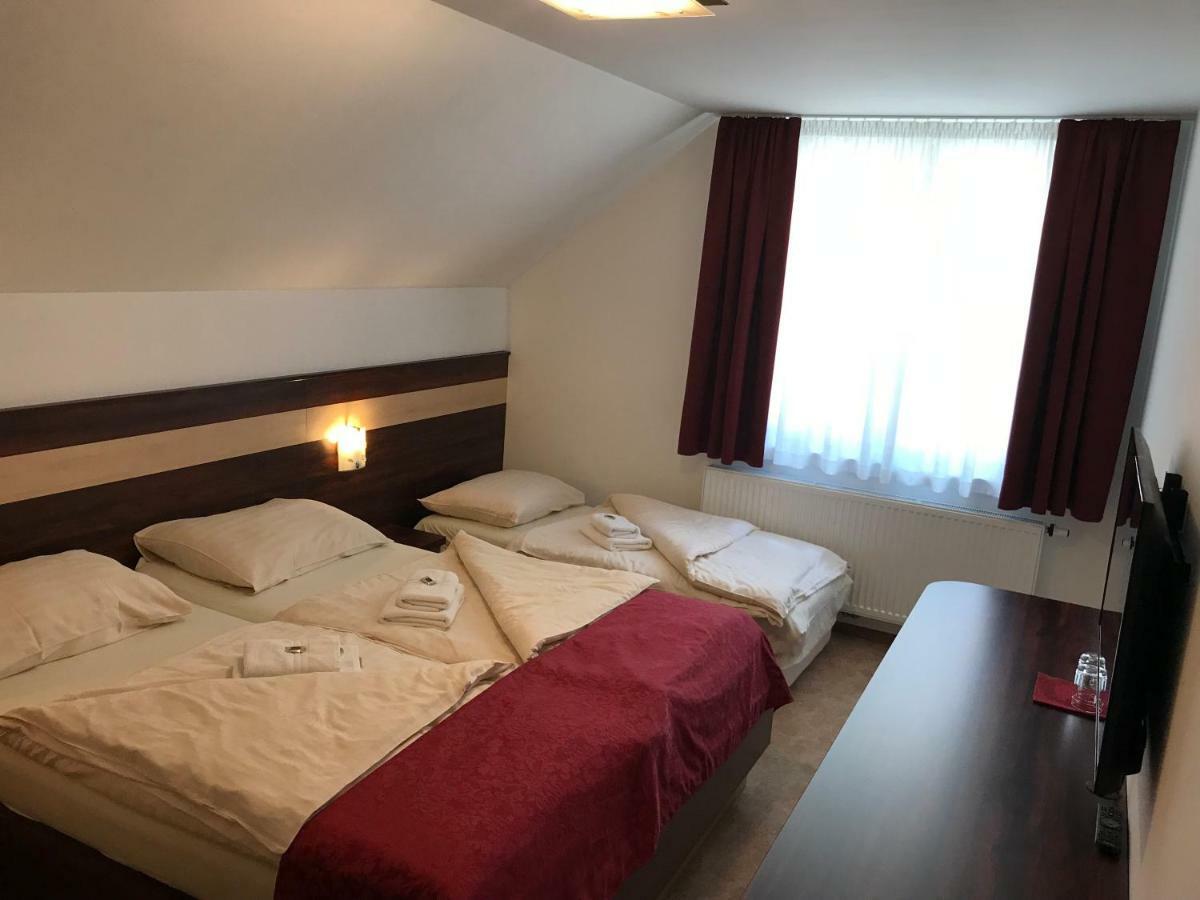 Guest House Hober Prevalje Extérieur photo