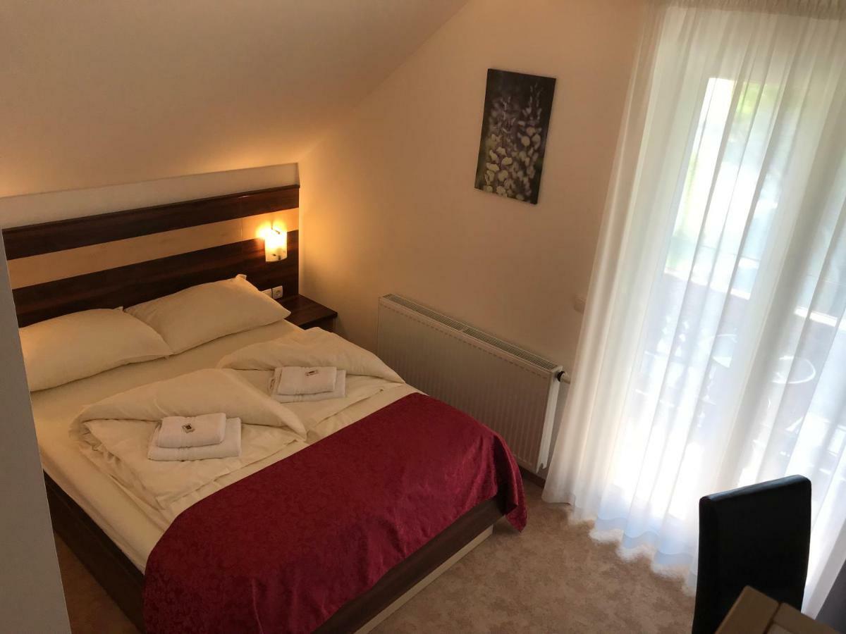 Guest House Hober Prevalje Extérieur photo