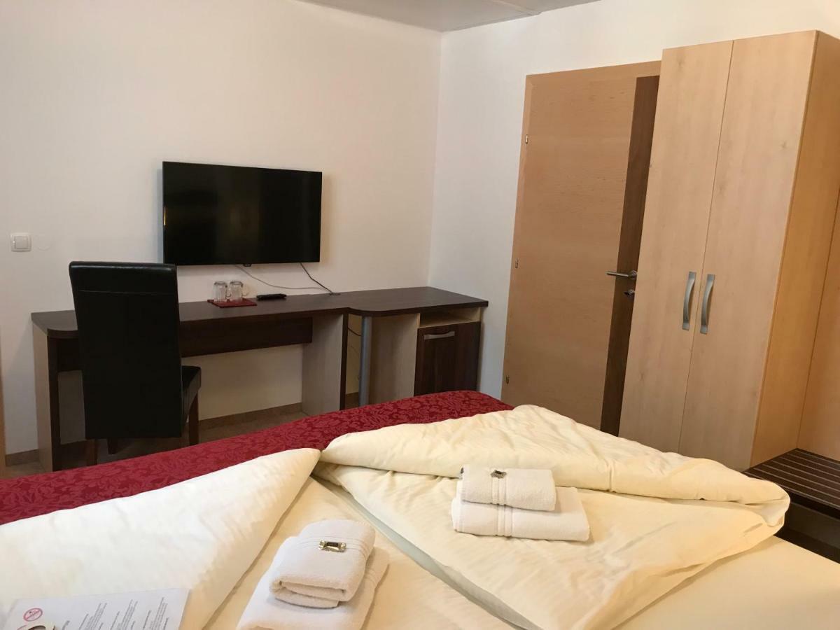 Guest House Hober Prevalje Extérieur photo